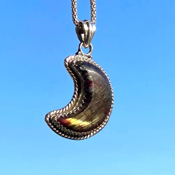 925 Sterling Silver CRESCENT MOON Natural Labradorite Crystal Pendant Necklace - Picture 1 of 9